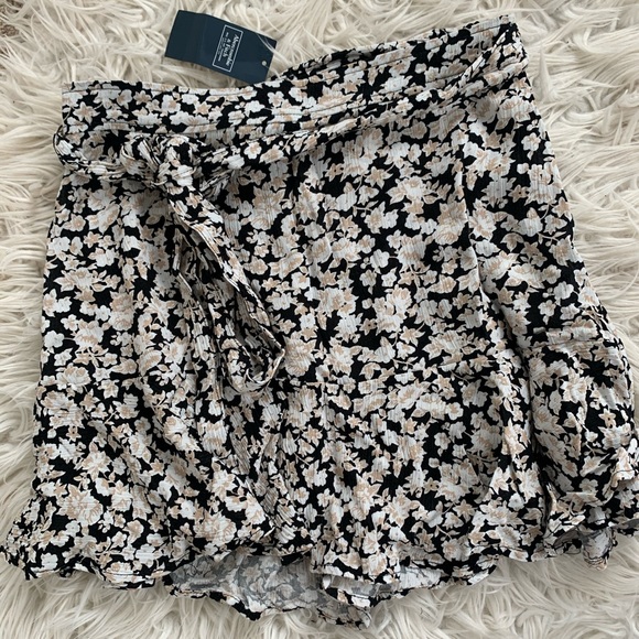 Abercrombie floral skort - Picture 1 of 2